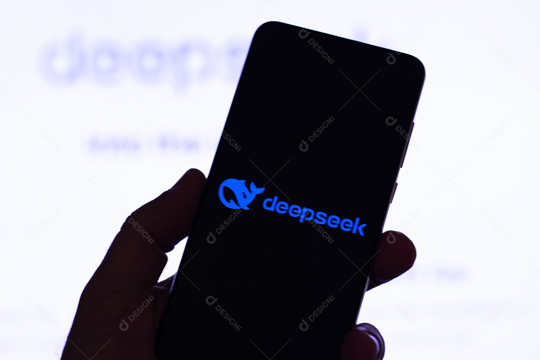Ilhéus bahia brasil 30 de janeiro de 2025 mão segurando celular com aplicativo deepseek empresa chinesa de inteligência artificial IA