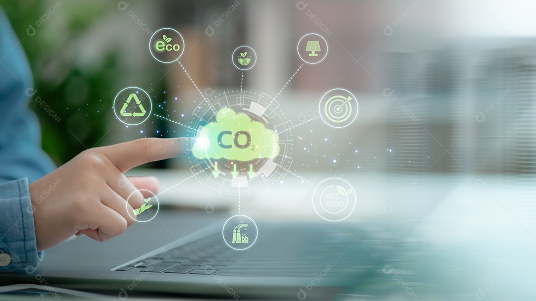 Um homem relata resultados para reduzir as emissões de CO2 pegada de carbono