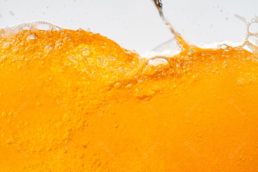 Close up brilhante laranja óleo ou textura de respingos de cerveja e ondas da natureza belas ondas curvas e pequenas bolhas suaves para design gráfico e fundo