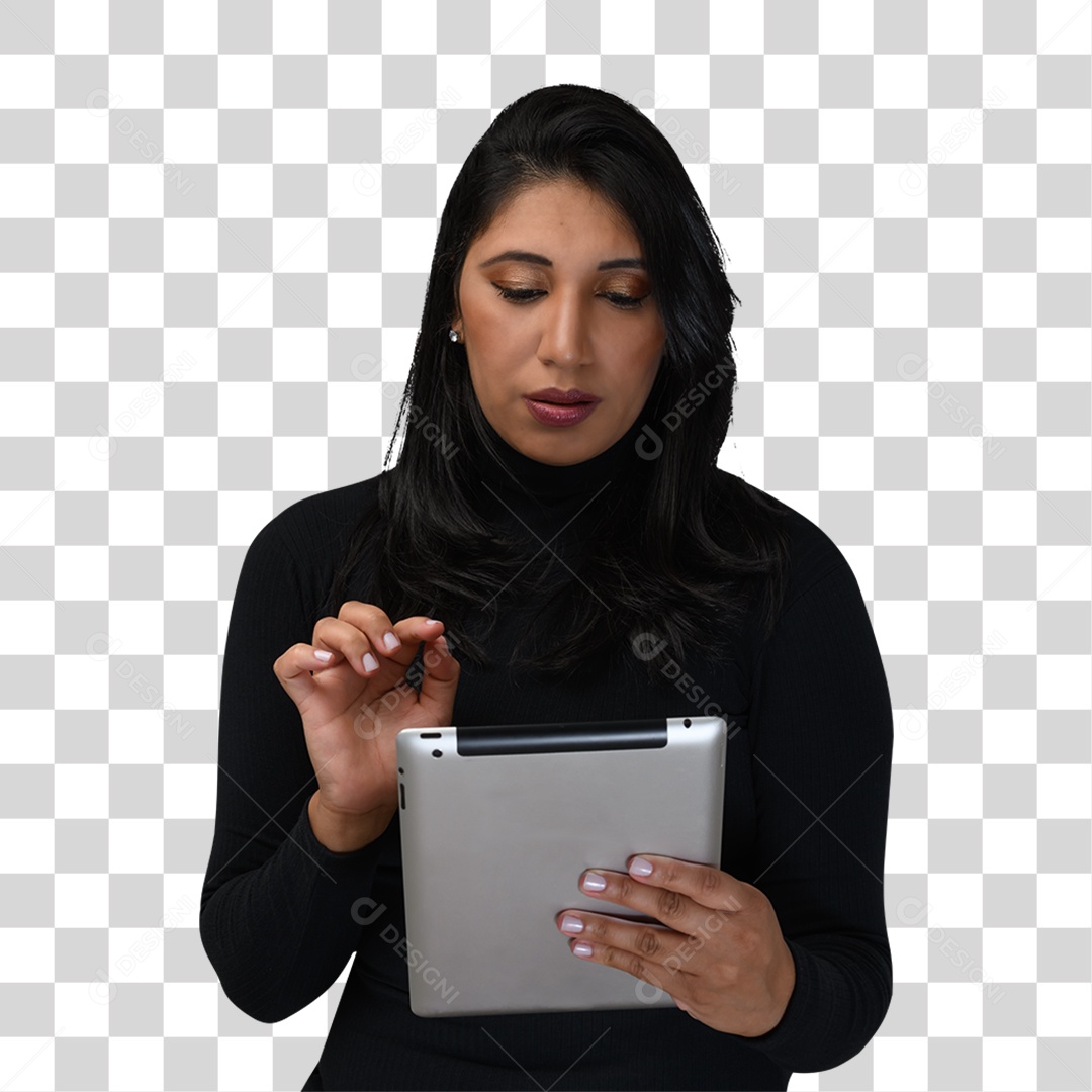 Mulher Morena Segurando Tablet PNG Transparente