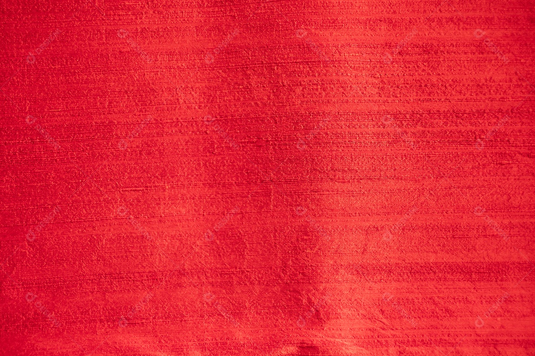 Resumo de seda vermelha brilhante Fundo de tecido branco enrugado