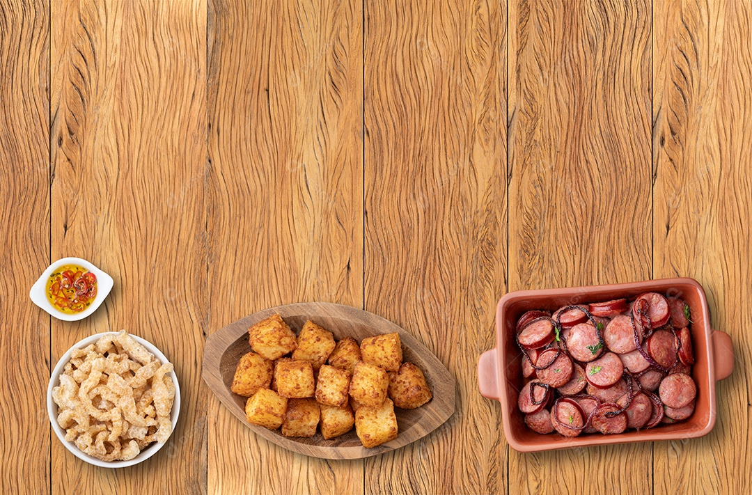 Salgados em mesa de Boteco