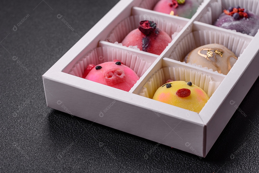 Saborosa mochi japonesa fria sobre prato