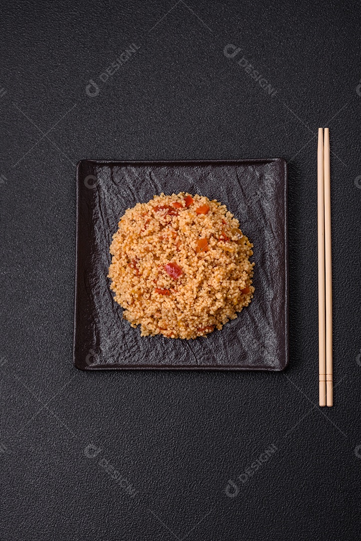 Delicioso mingau de trigo cozido quente mesa concreto