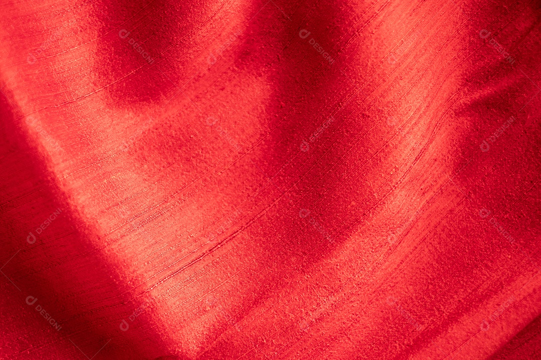 Resumo de seda vermelha brilhante Fundo de tecido branco enrugado