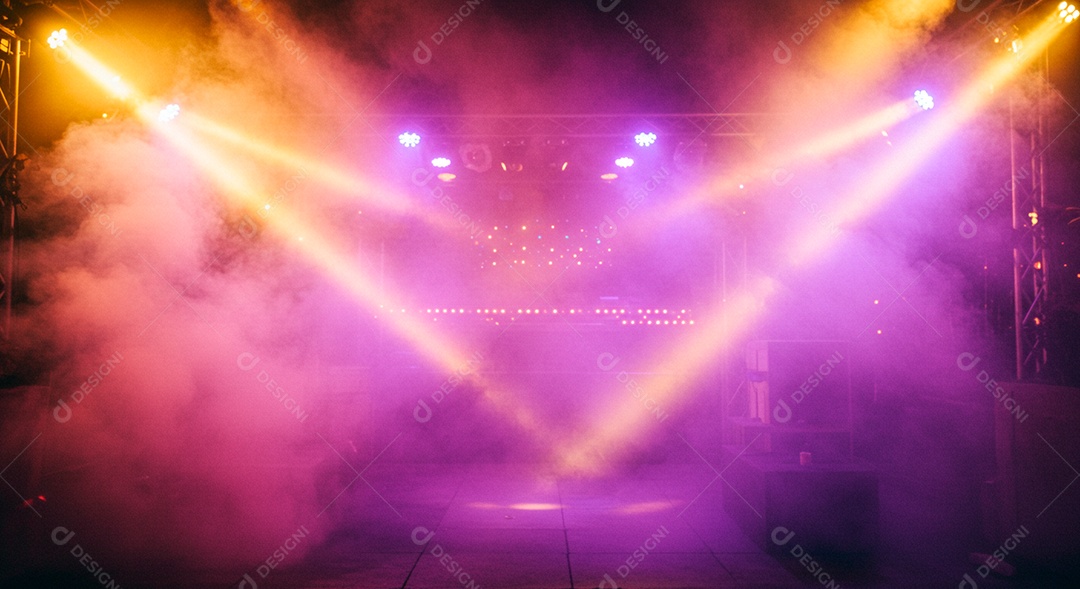 Palco iluminado com luzes