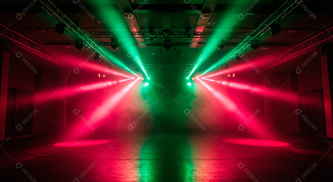 Lindo cenário com luzes e fumaça