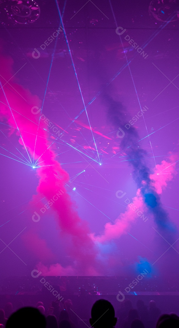 Boate iluminada pessoas curtindo