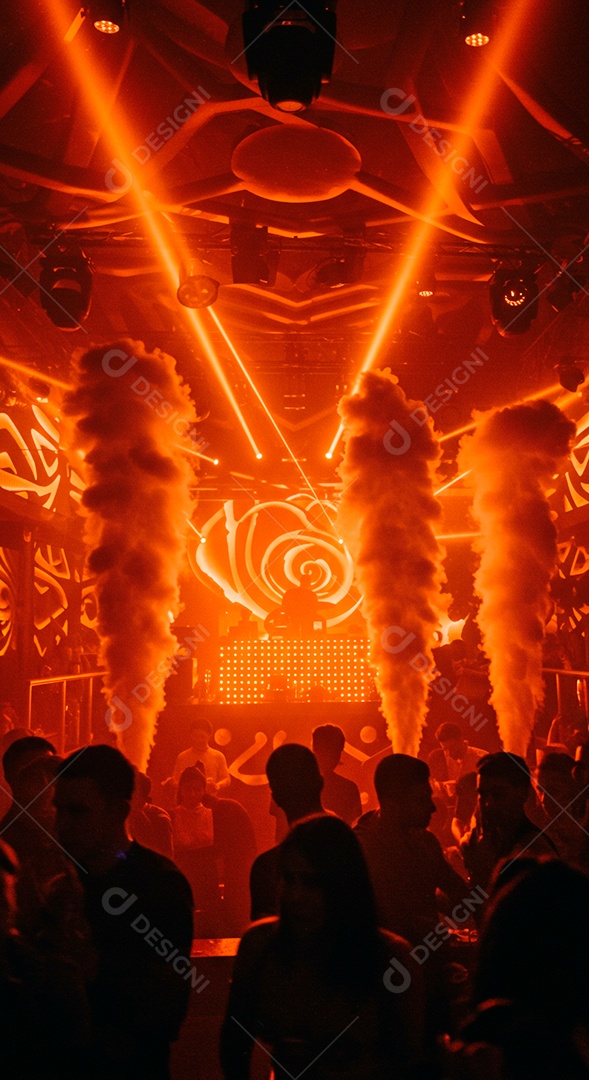 Boate iluminada pessoas curtindo