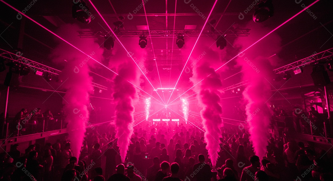 Pessoas aglomerada em evento