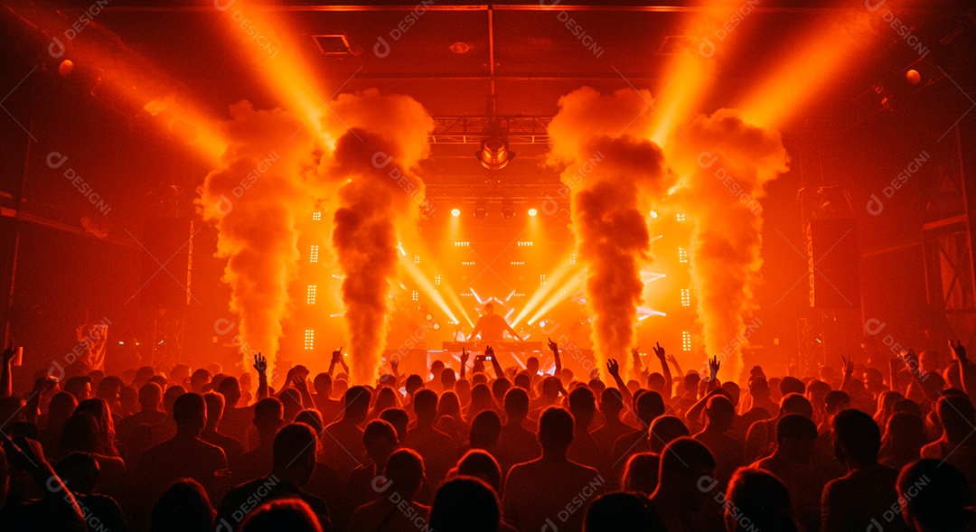 Pessoas aglomerada em evento