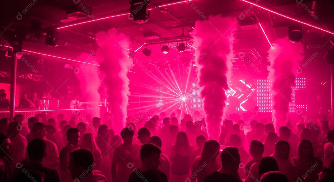 Pessoas aglomerada em evento