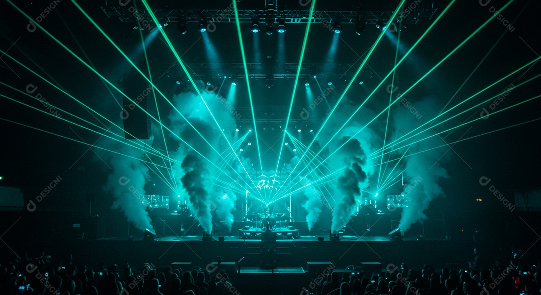 Pessoas aglomerada em evento