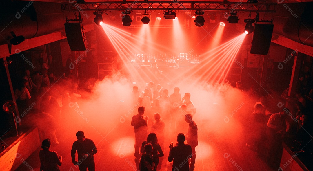 Pessoas aglomerada em evento