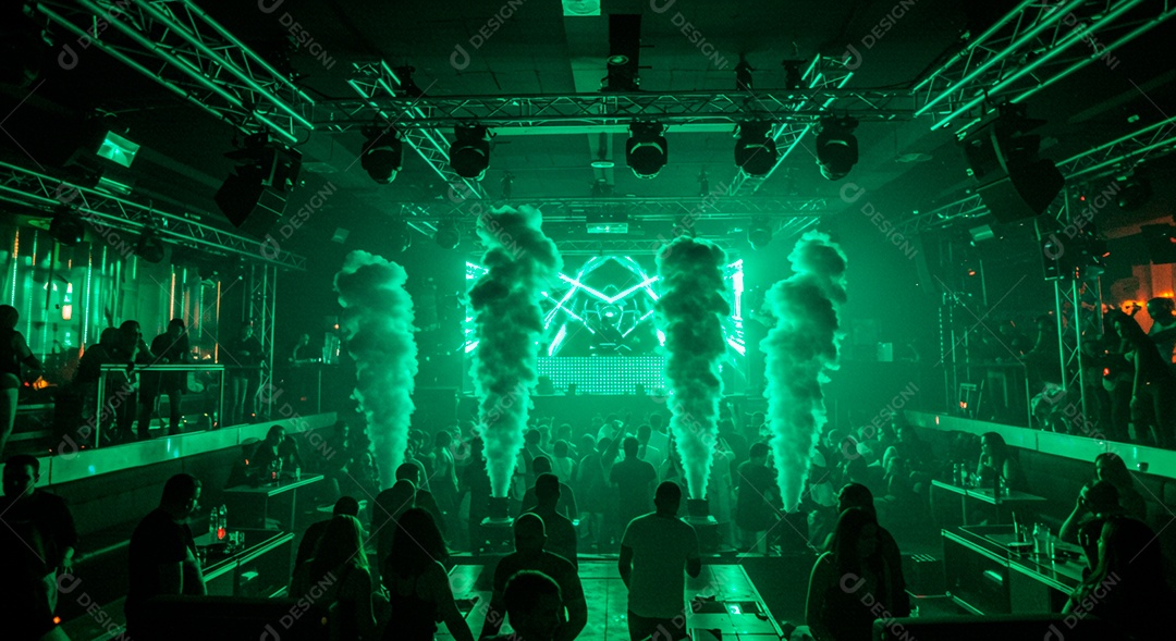 Pessoas aglomerada em evento