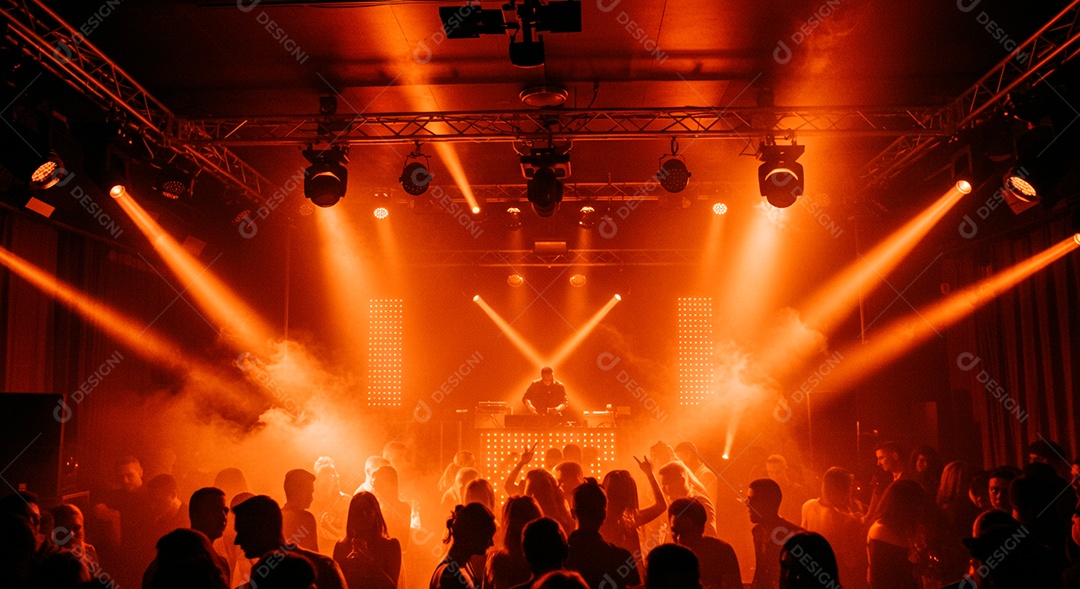 Pessoas aglomerada em evento