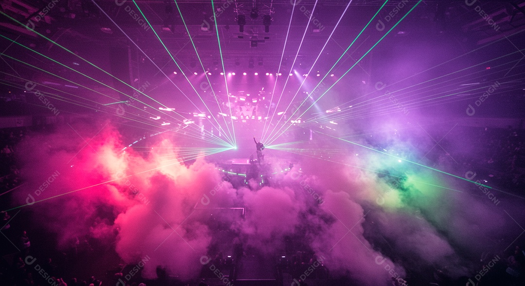 Pessoas aglomerada em evento