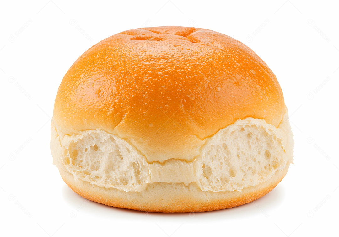 Belo pão doce sobre fundo branco isolado