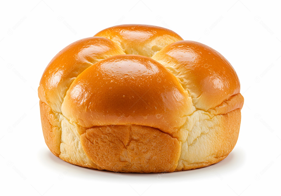 Belo pão doce sobre fundo branco isolado