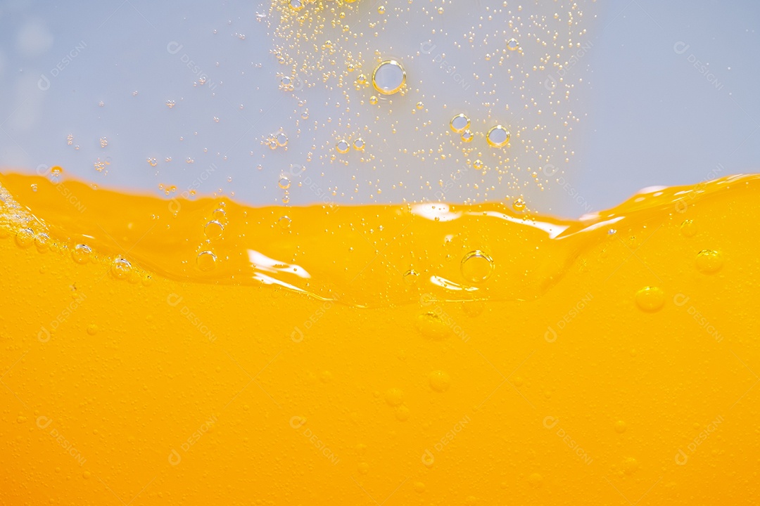 Close up brilhante laranja óleo ou textura de respingos de cerveja e ondas da natureza belas ondas curvas e pequenas bolhas suaves para design gráfico e fundo