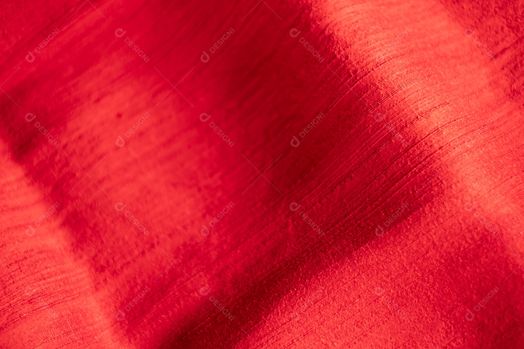 Resumo de seda vermelha brilhante Fundo de tecido branco enrugado
