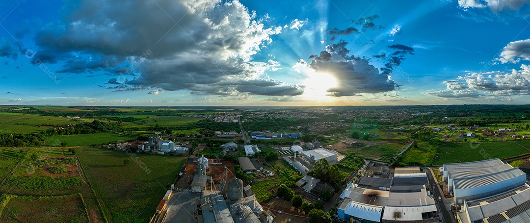 Vista panorâmica aérea do bairro industrial em Bariri