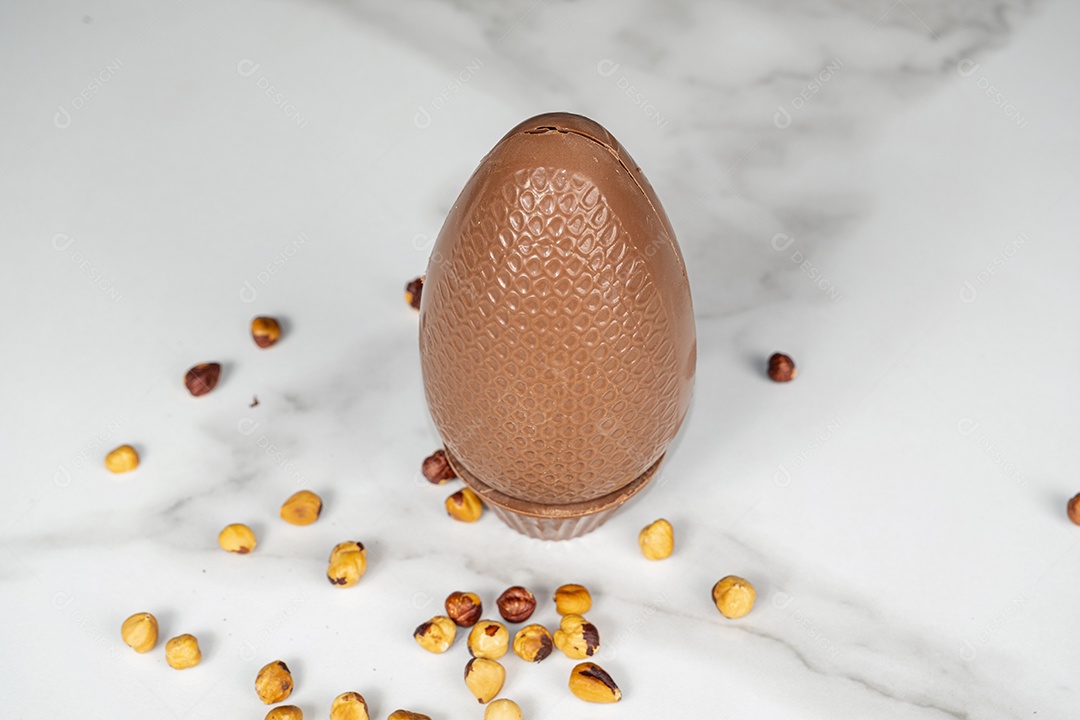 Ovo de Páscoa com creme de avelã