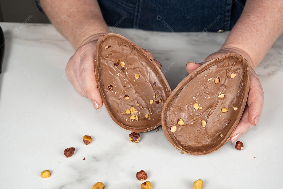 Ovo de Páscoa com creme de avelã