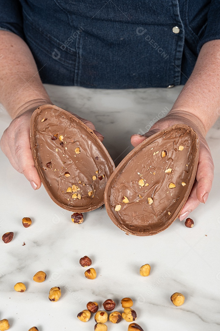 Ovo de Páscoa com creme de avelã