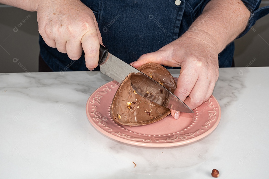 Ovo de Páscoa com creme de avelã