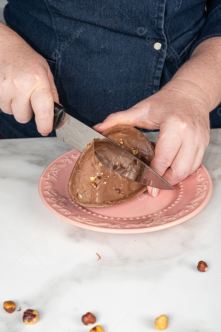 Ovo de Páscoa com creme de avelã