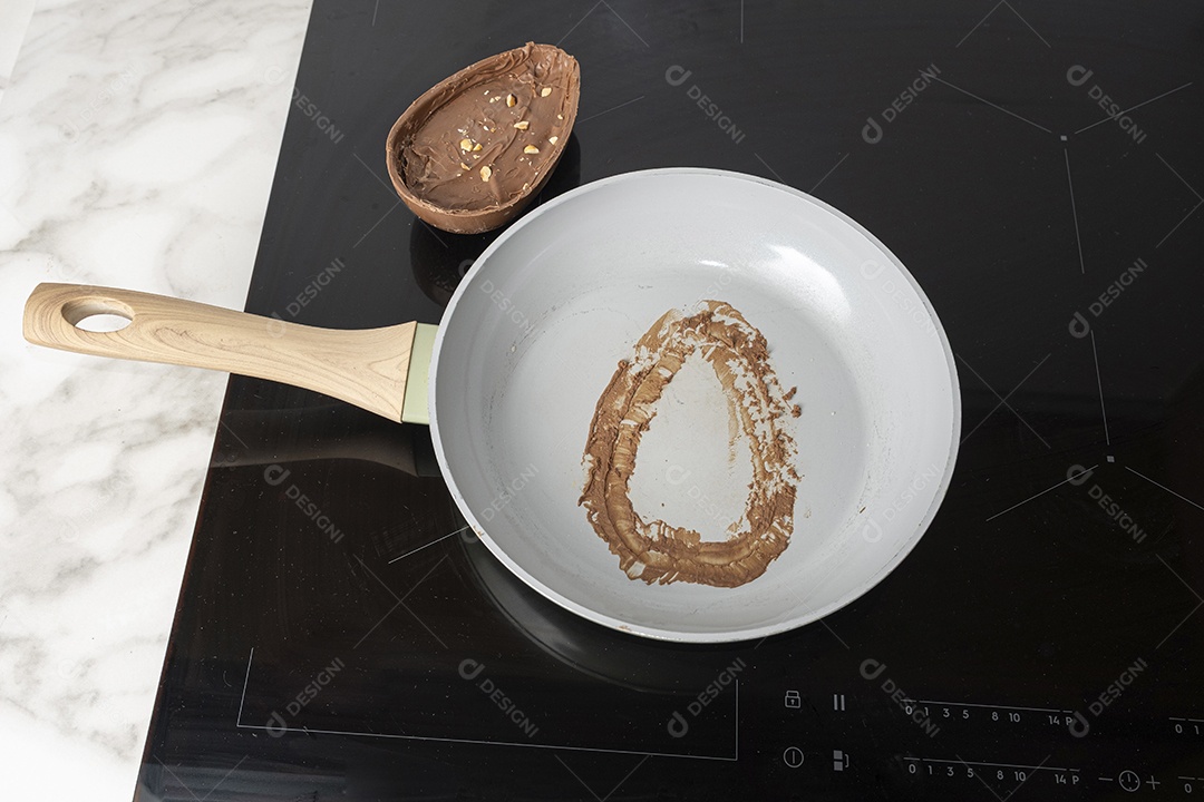 Ovo de Páscoa com creme de avelã