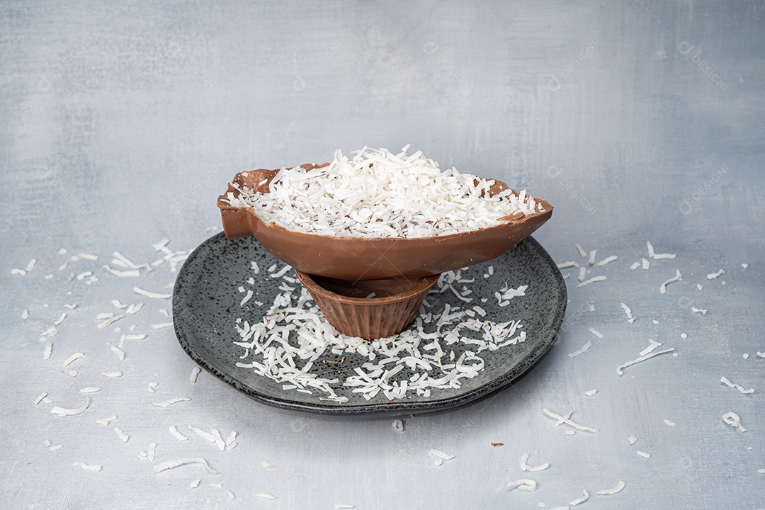 Ovo de Páscoa com coco ralado