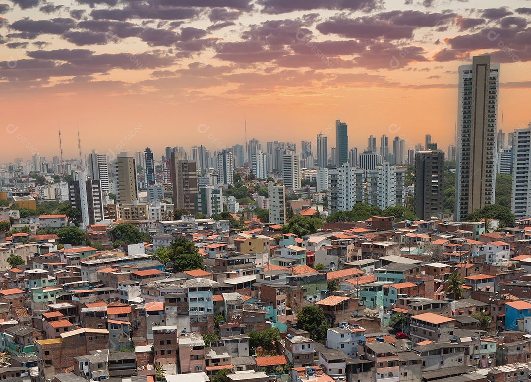 Favela e edifícios contraste social urbano