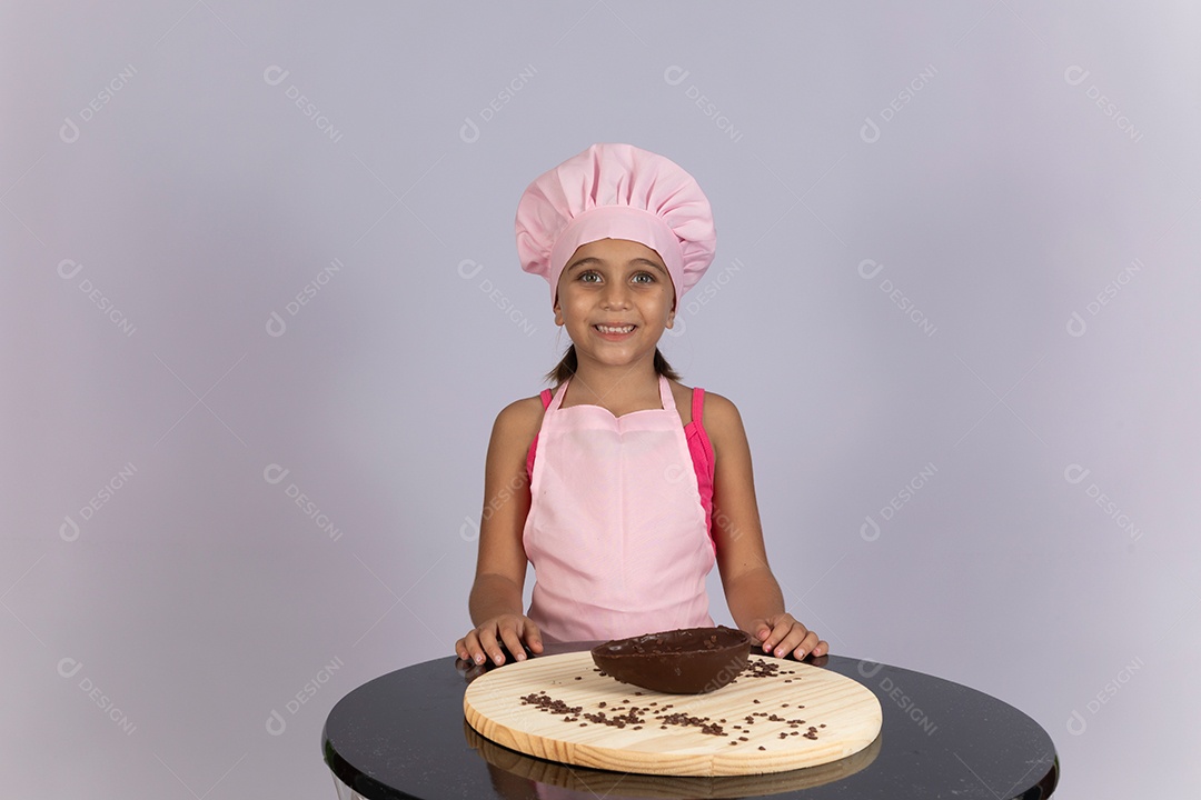 Linda criança garota celebrando páscoa