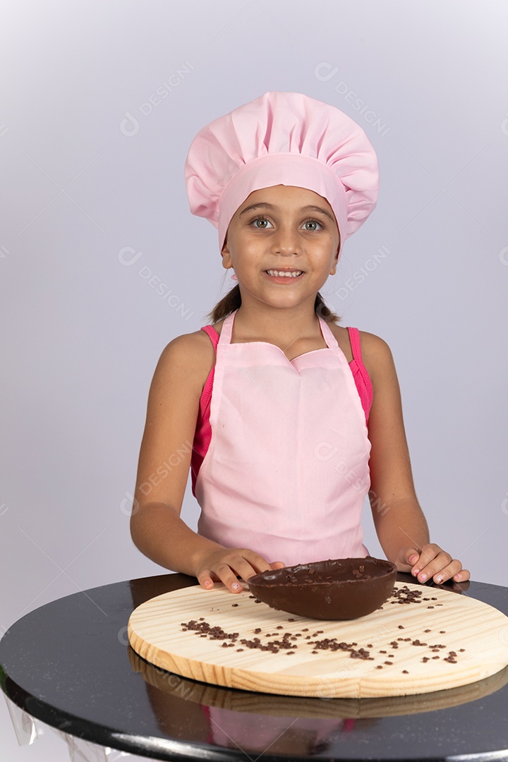 Linda criança garota celebrando páscoa