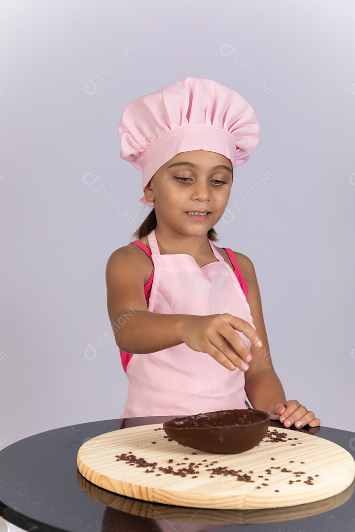 Linda criança garota celebrando páscoa