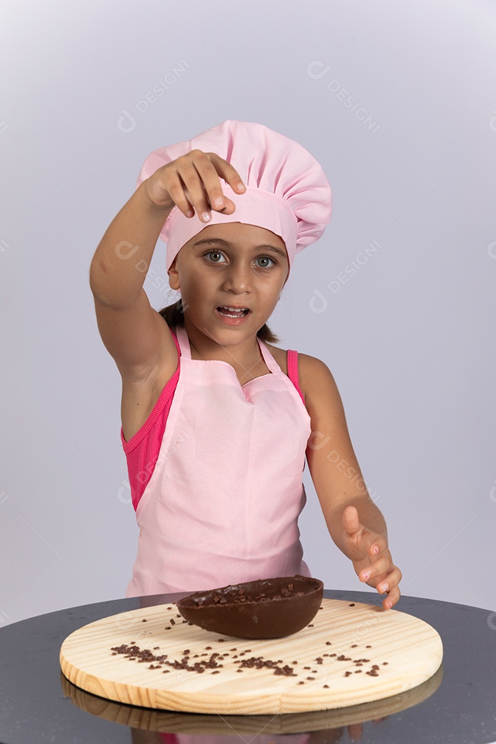 Linda criança garota celebrando páscoa