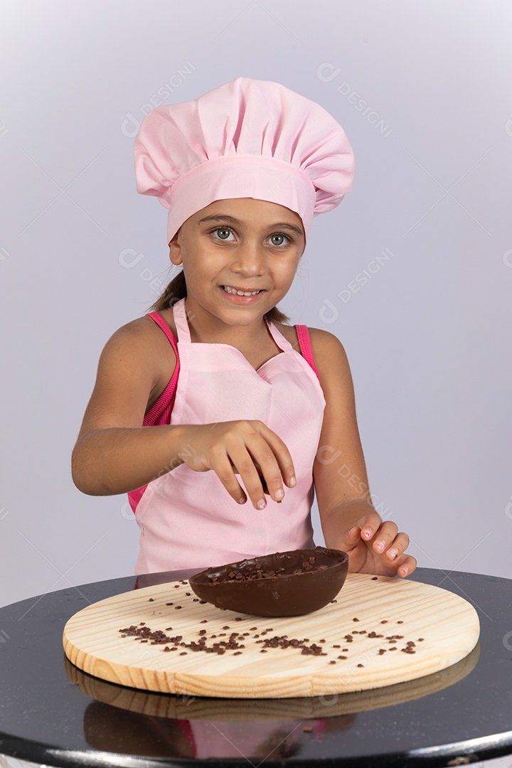 Linda criança garota celebrando páscoa