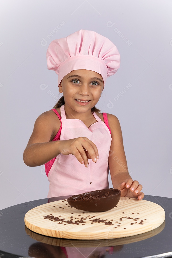 Linda criança garota celebrando páscoa