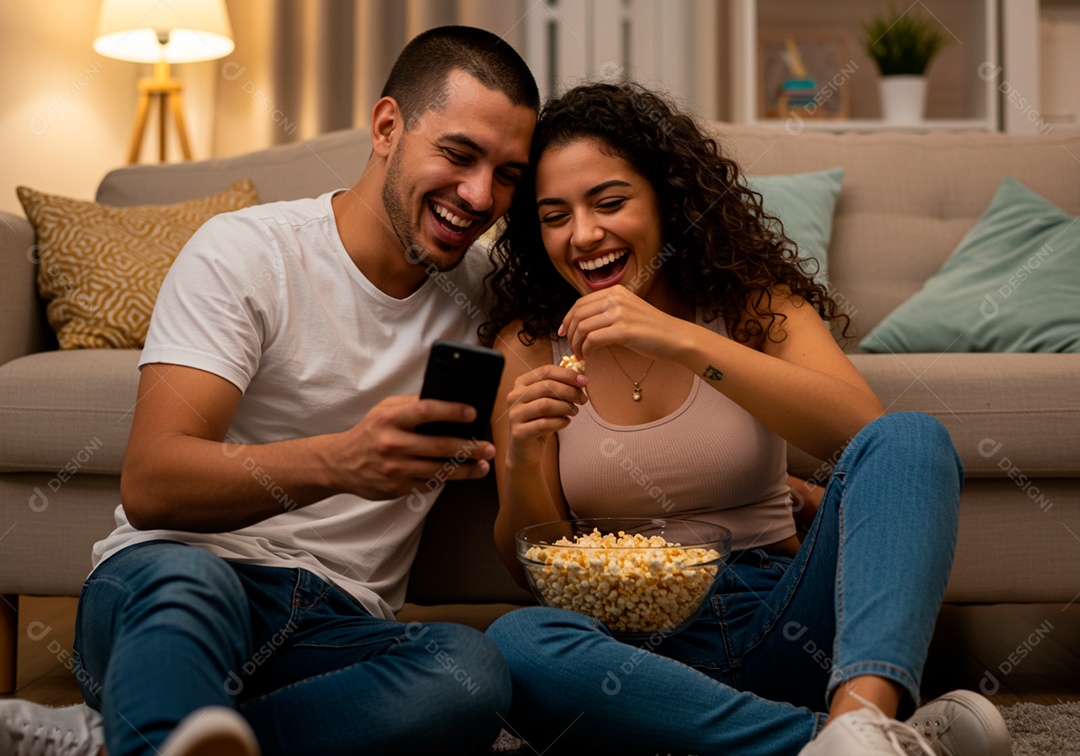 Lindo casal apaixonados sorridente e felizes em sua Residência