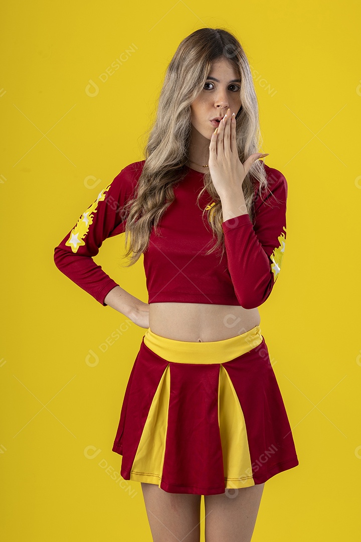 Jovem adolescente líder de torcida com várias poses e expressões faciais