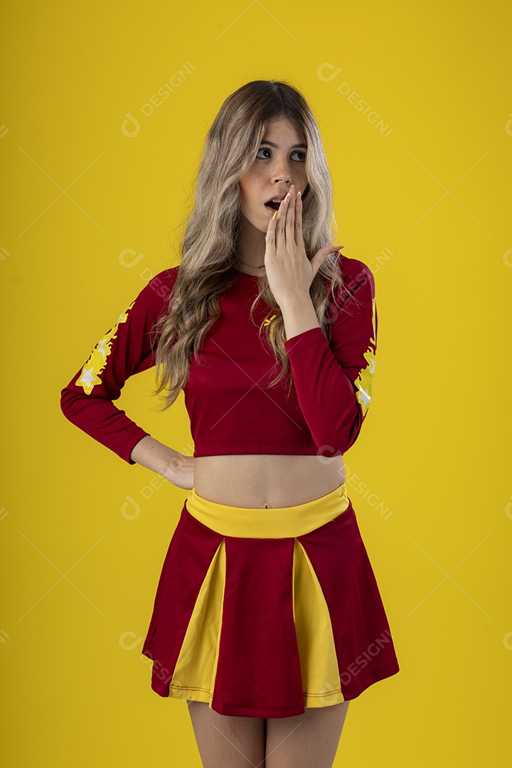 Jovem adolescente líder de torcida com várias poses e expressões faciais