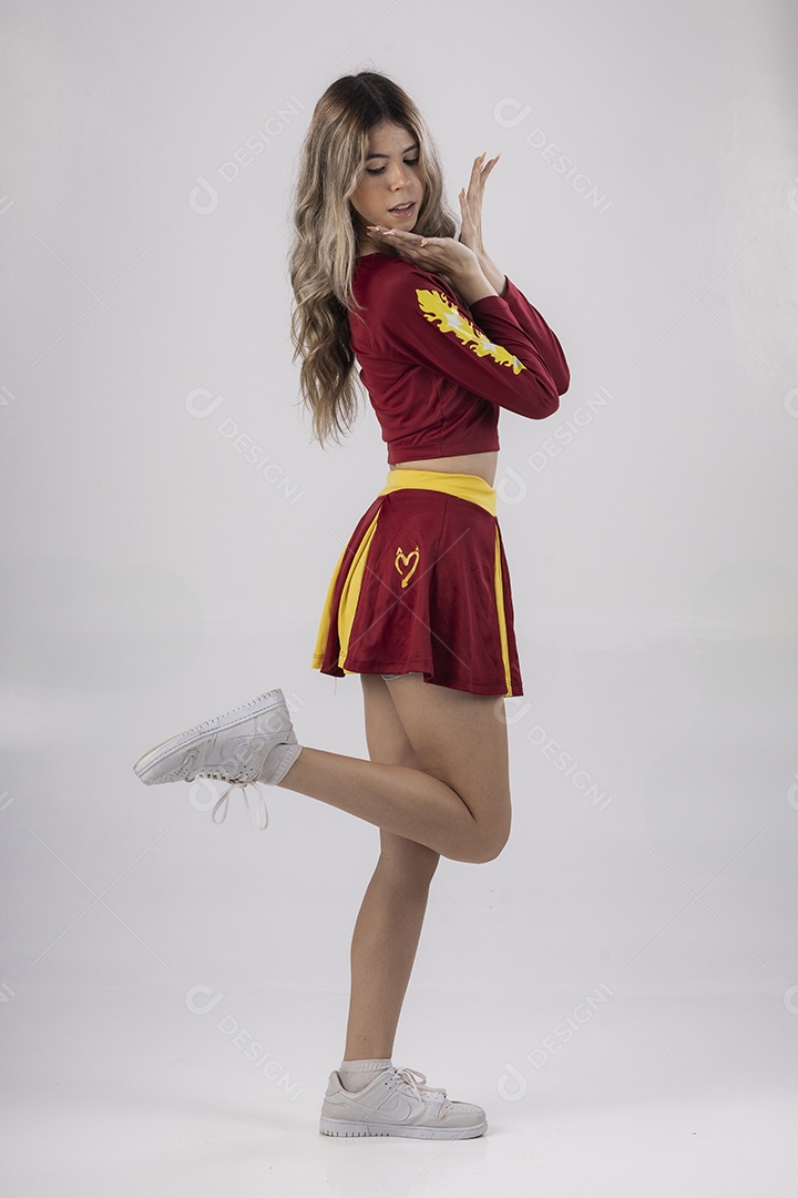 Jovem adolescente líder de torcida com várias poses e expressões faciais