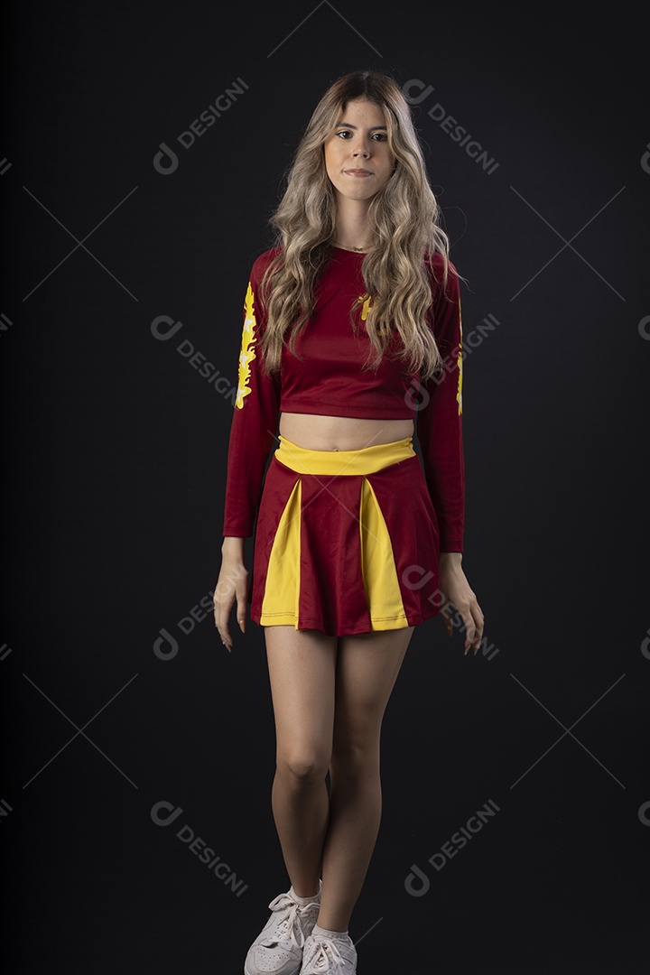 Jovem adolescente líder de torcida com várias poses e expressões faciais