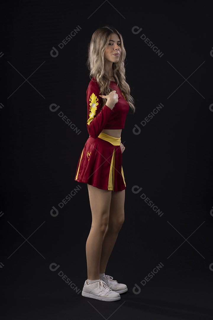 Jovem adolescente líder de torcida com várias poses e expressões faciais