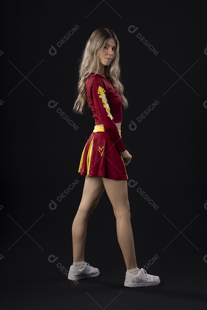 Jovem adolescente líder de torcida com várias poses e expressões faciais