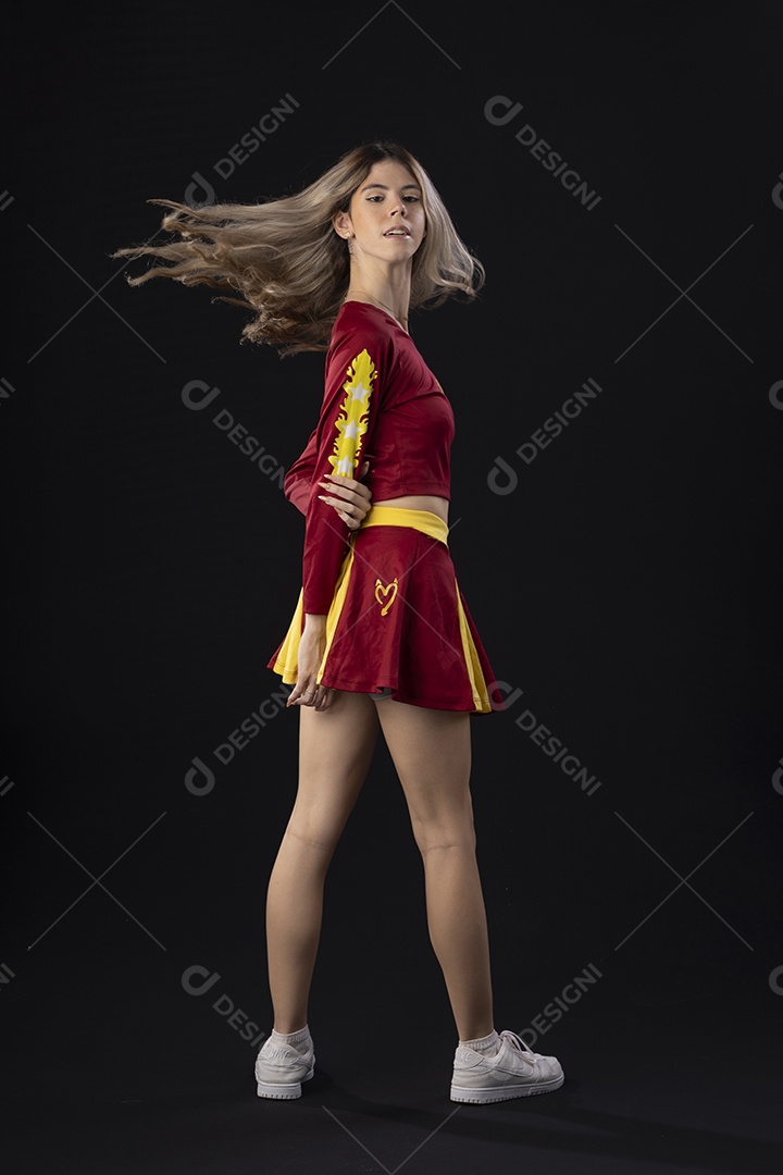 Jovem adolescente líder de torcida com várias poses e expressões faciais