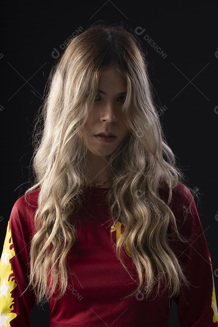 Jovem adolescente líder de torcida com várias poses e expressões faciais