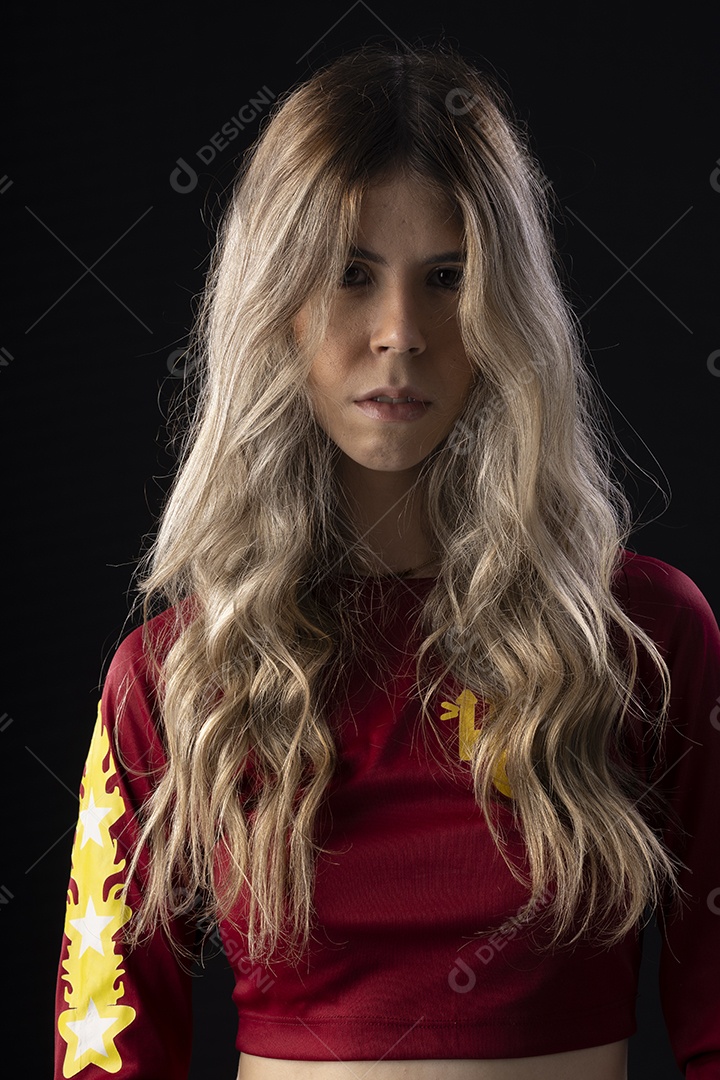 Jovem adolescente líder de torcida com várias poses e expressões faciais